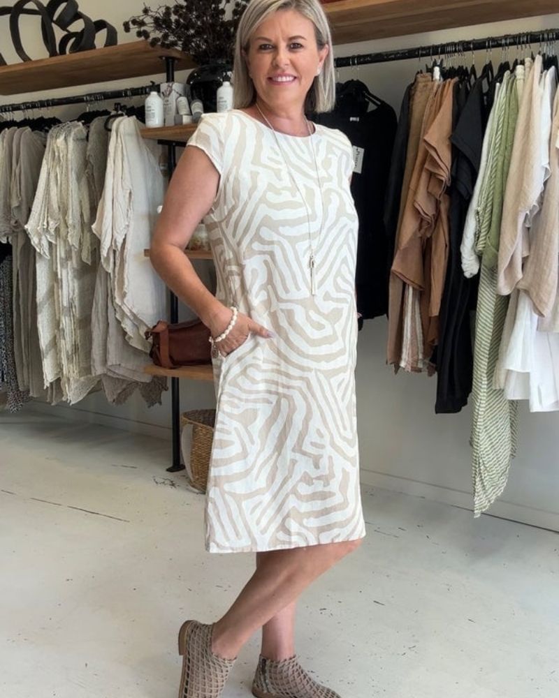 Nelia™ – Summer Dress with Round Neckline and Lovely Print